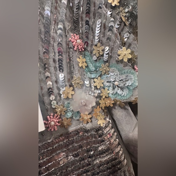 MAC DUGGAL
Sequined V Neck Floral Embellished Cape Sleeve Gown - Picture 8 of 10